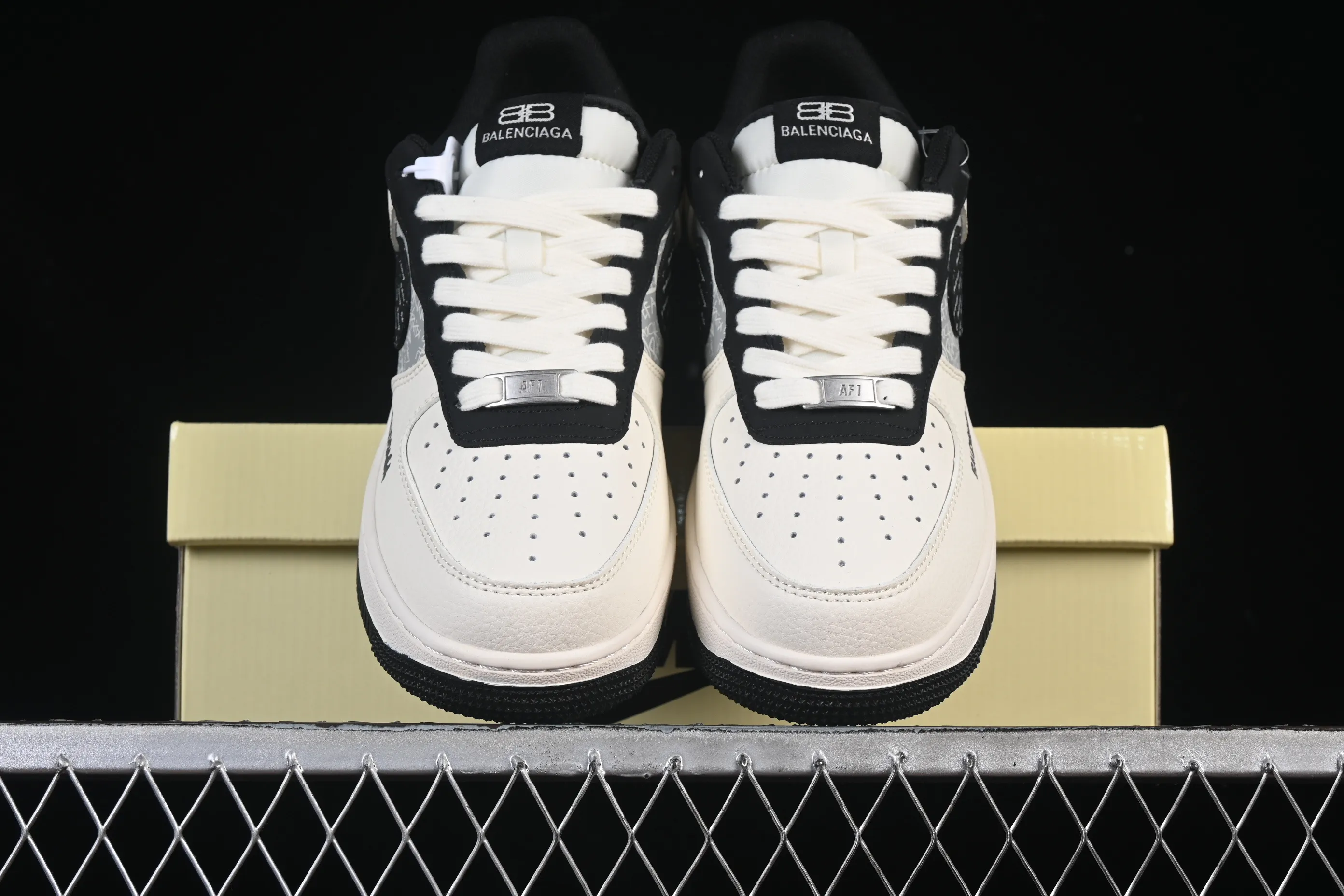 All categories Nk Air Force 1 Air Force series Nk Air Force 1 Low Air Force low-top Nike Air Force 1'07 Low Balenciaga co-branded off-white black hook printing Air Force 1 low-top casual sneakers XD2588-611